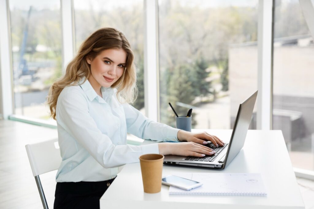 Przygotowanie dokumentacji to kluczowy etap, który wymaga nie tylko głębokiej znajomości produktów lub usług oferowanych przez firmę ale też umiejętności technicznej ich prezentacji